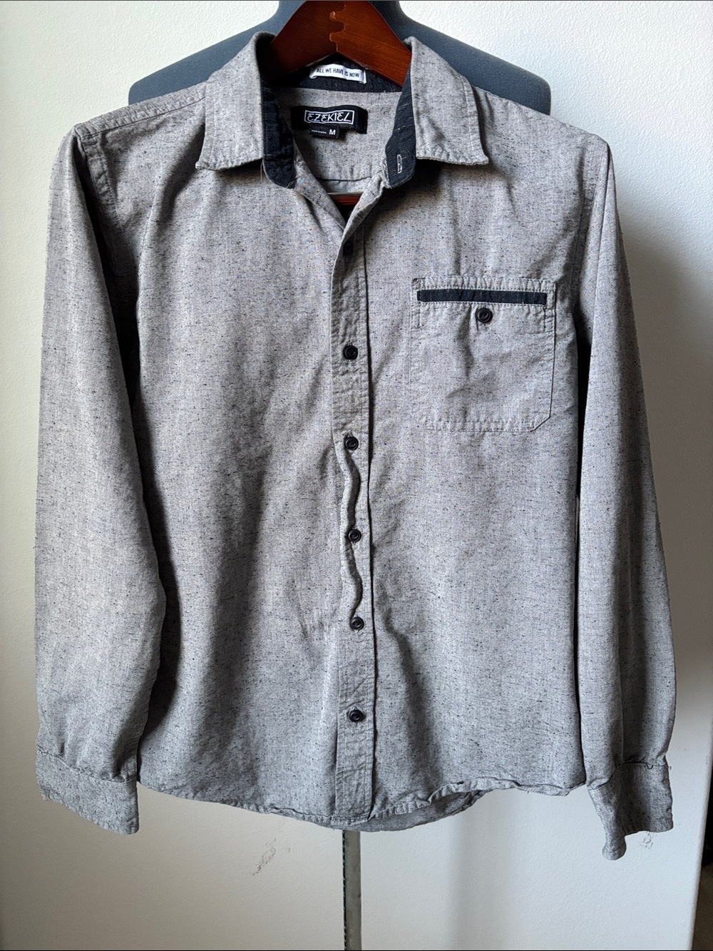 Ezekiel Men's Light Gray Long-Sleeve Button-Down Shirt